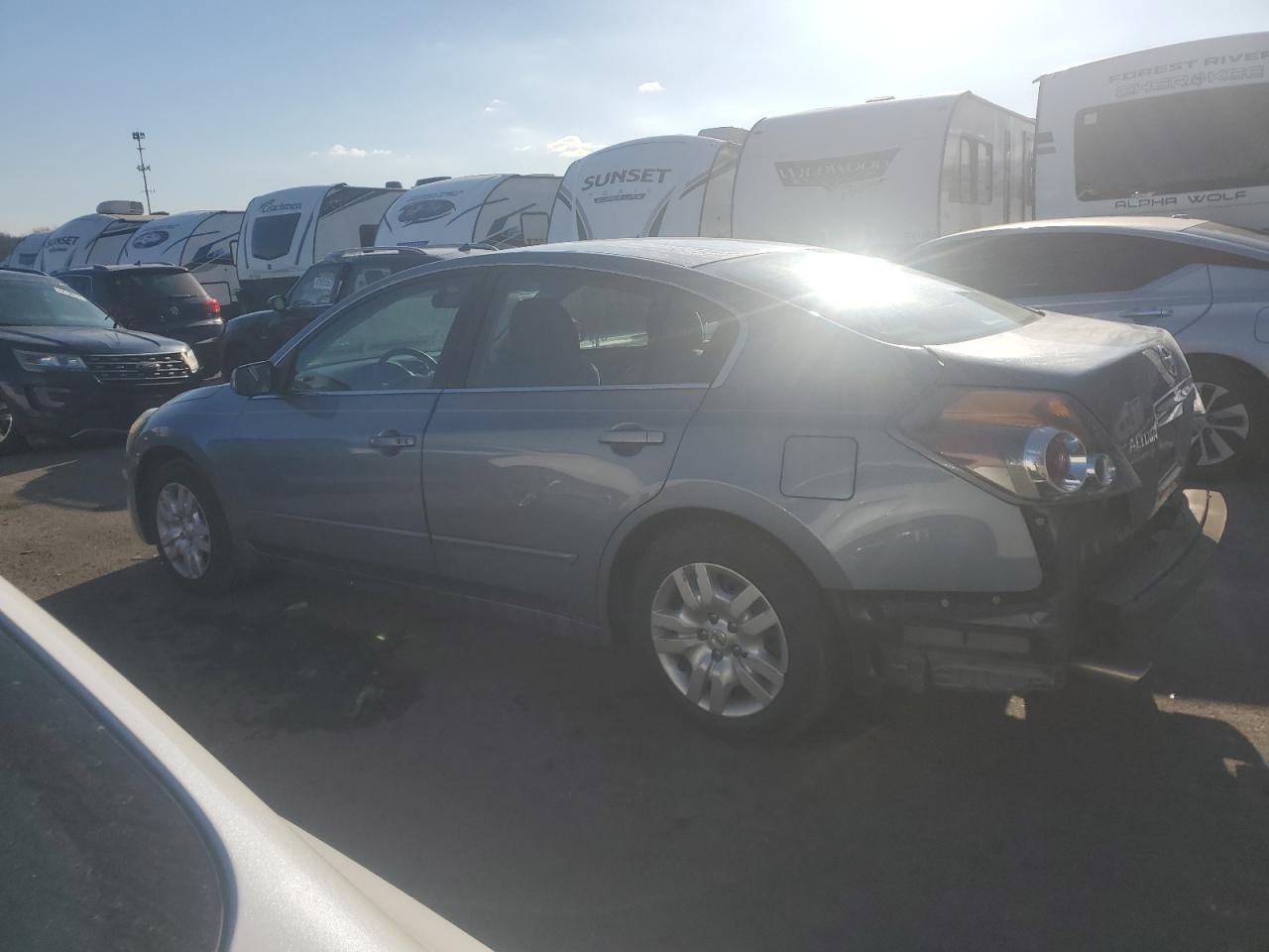 2010 Nissan Altima - Image 2