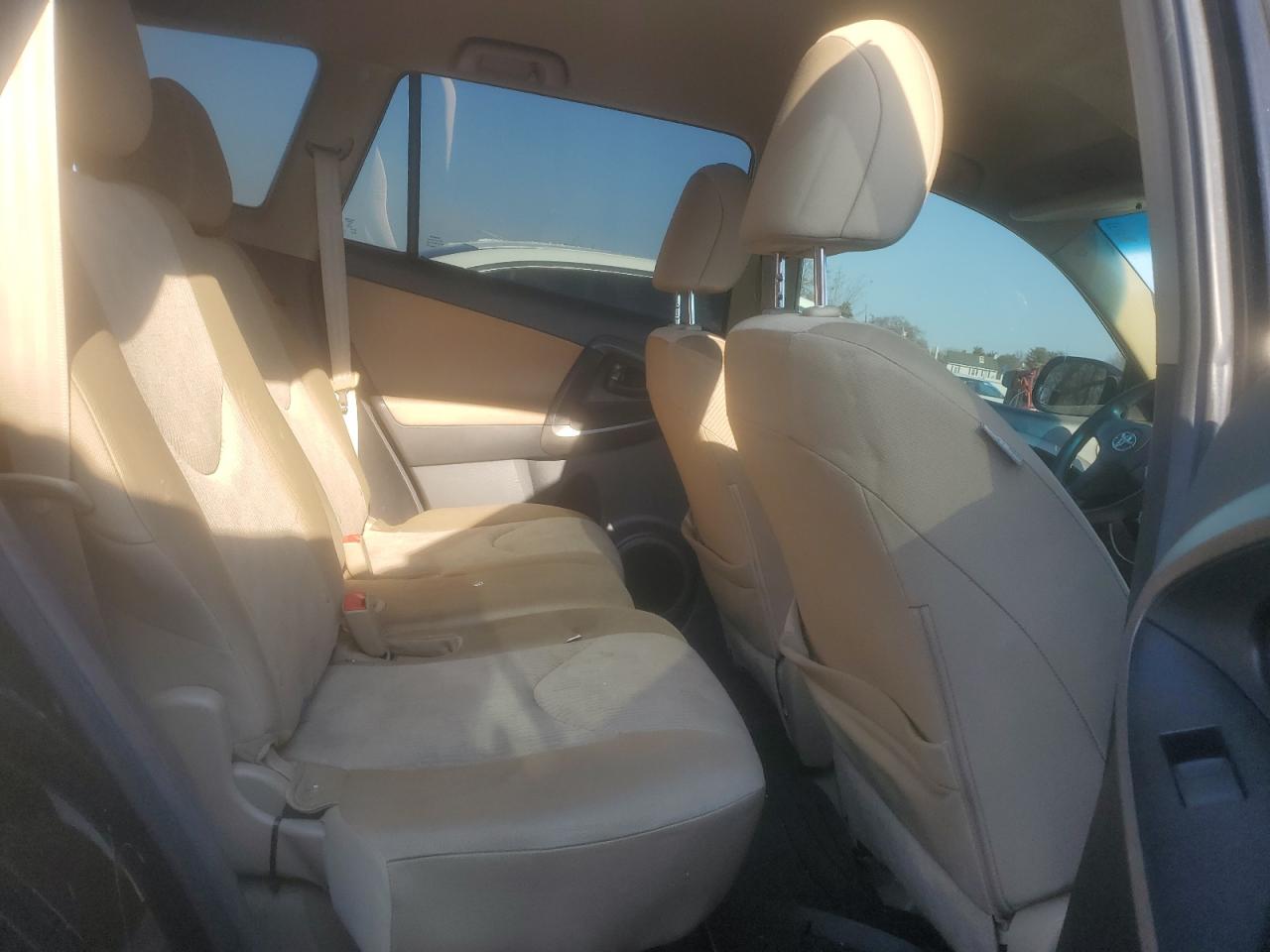 2011 Toyota RAV 4 - Image 11