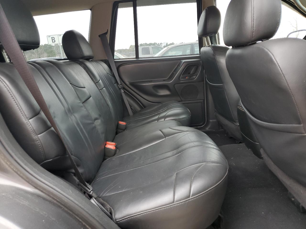 2004 Jeep Grand Cherokee - Image 11