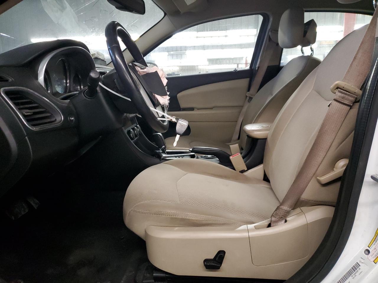 2013 Chrysler 200 - Image 7