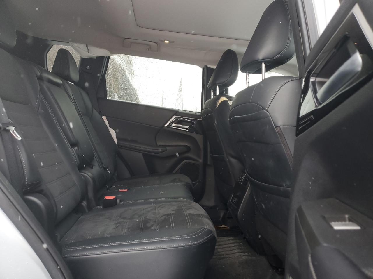 2024 Mitsubishi Outlander - Image 11