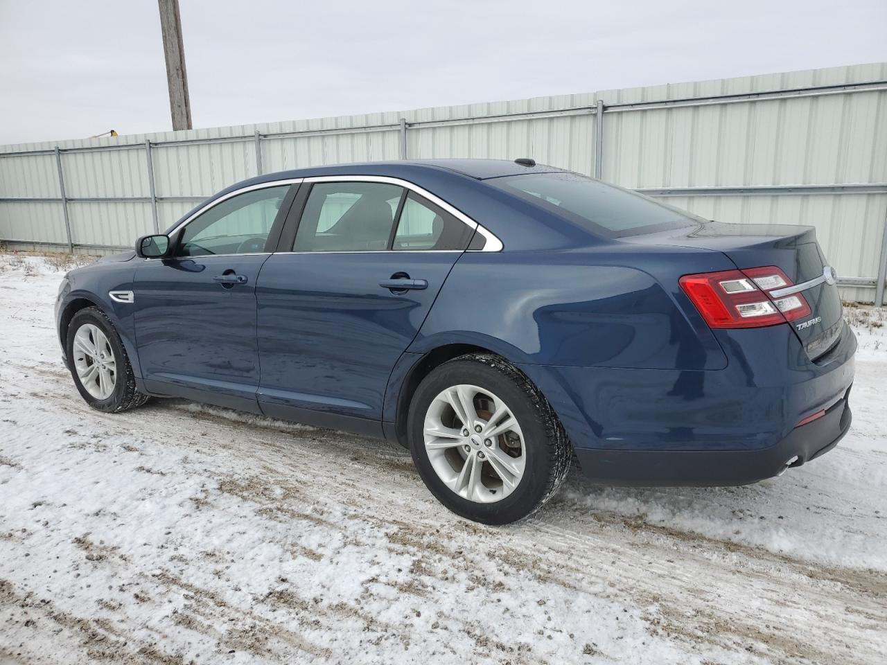 VIN 1FAHP2H88HG137815 2017 FORD TAURUS no.2