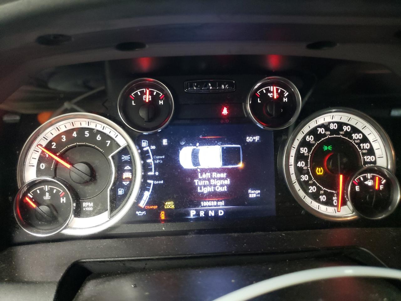 2014 RAM 1500 - Image 9