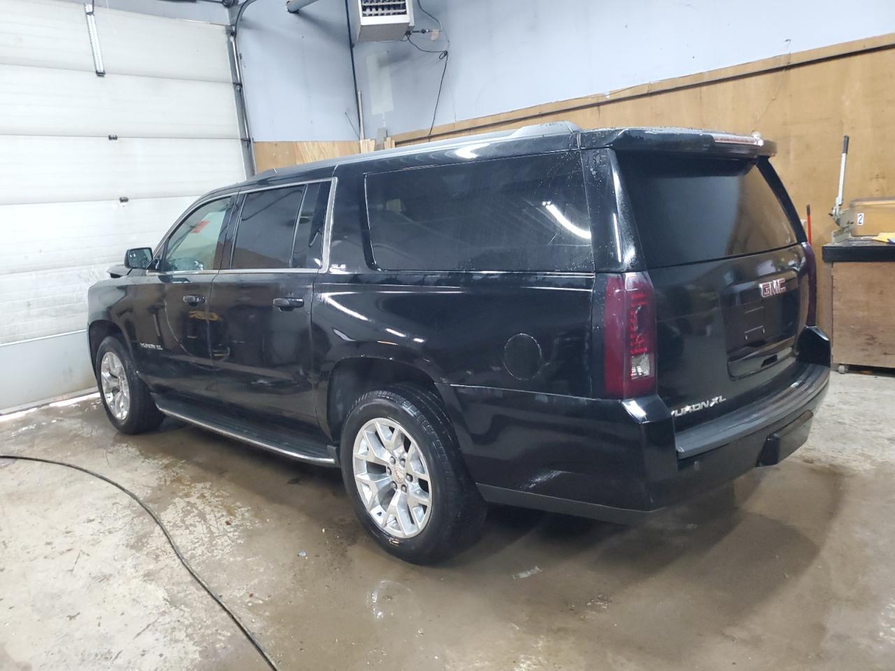 2015 GMC Yukon - Image 2