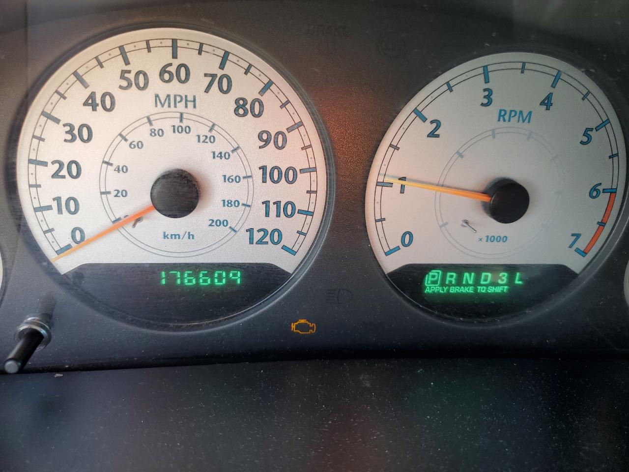 2006 Chrysler Town & Country - Image 9