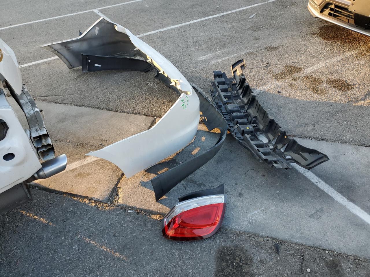 2010 Lincoln MKS - Image 12