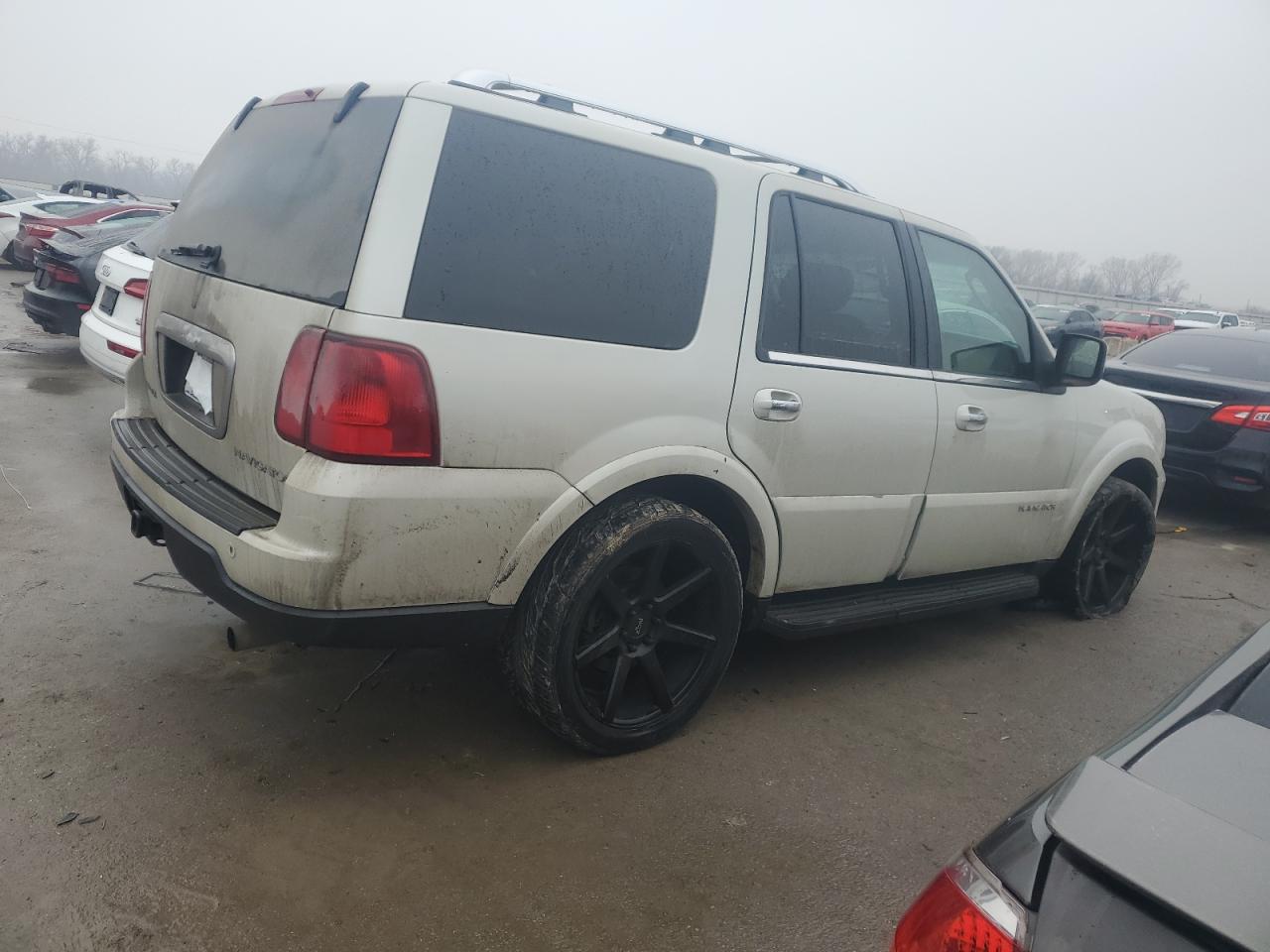 2005 Lincoln Navigator - Image 3