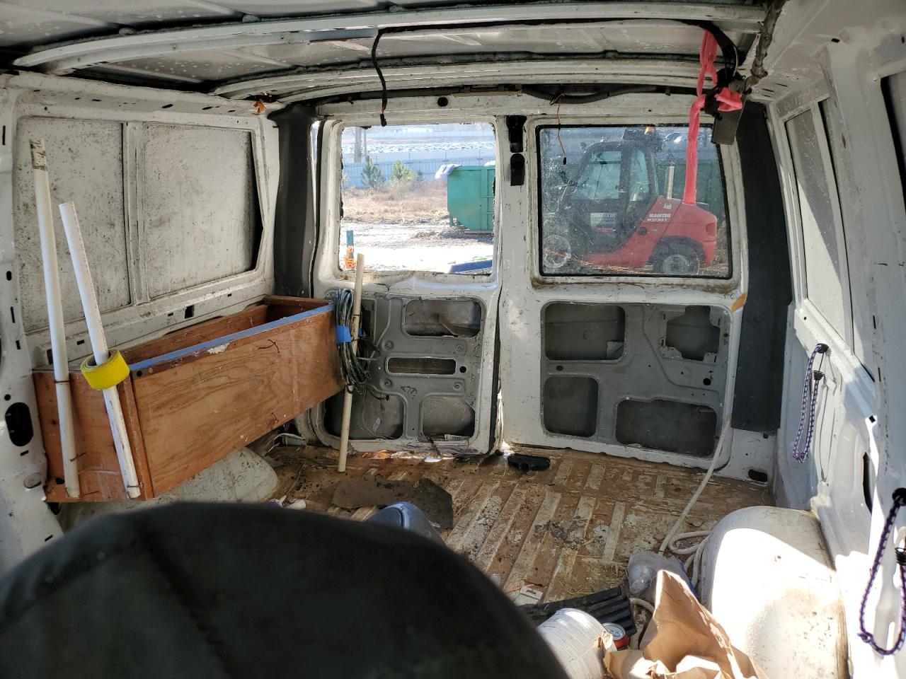 2004 Chevrolet Astro - Image 10