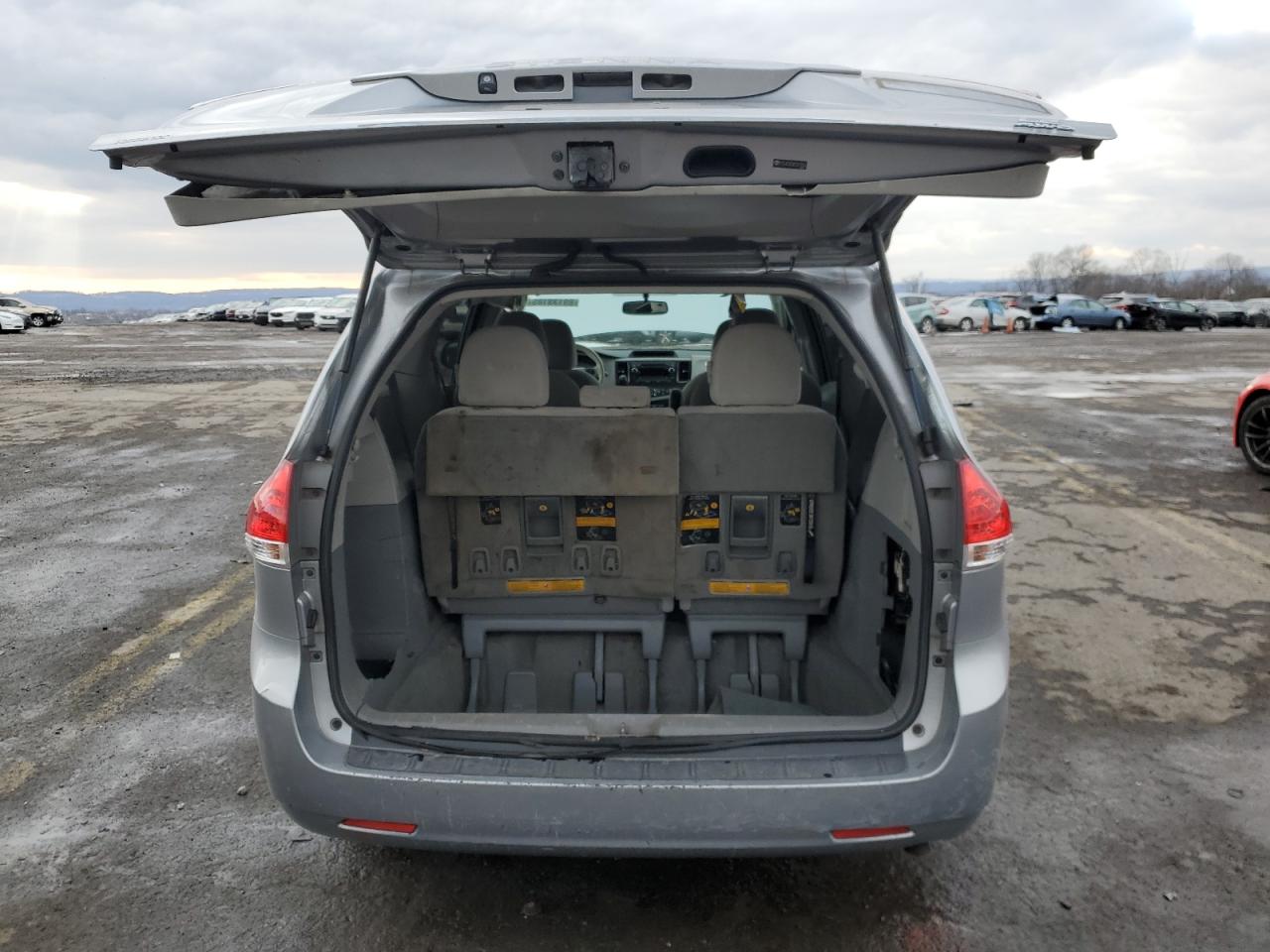 2014 Toyota Sienna - Image 6