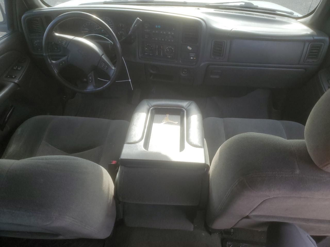 2004 Chevrolet Silverado - Image 8