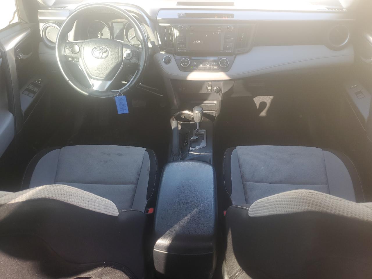 2018 Toyota RAV 4 - Image 8