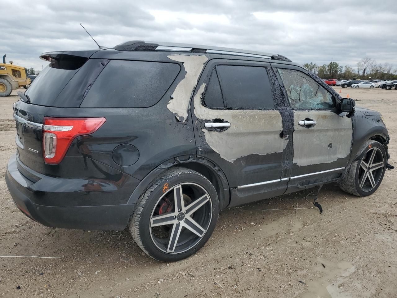 2015 Ford Explorer - Image 3