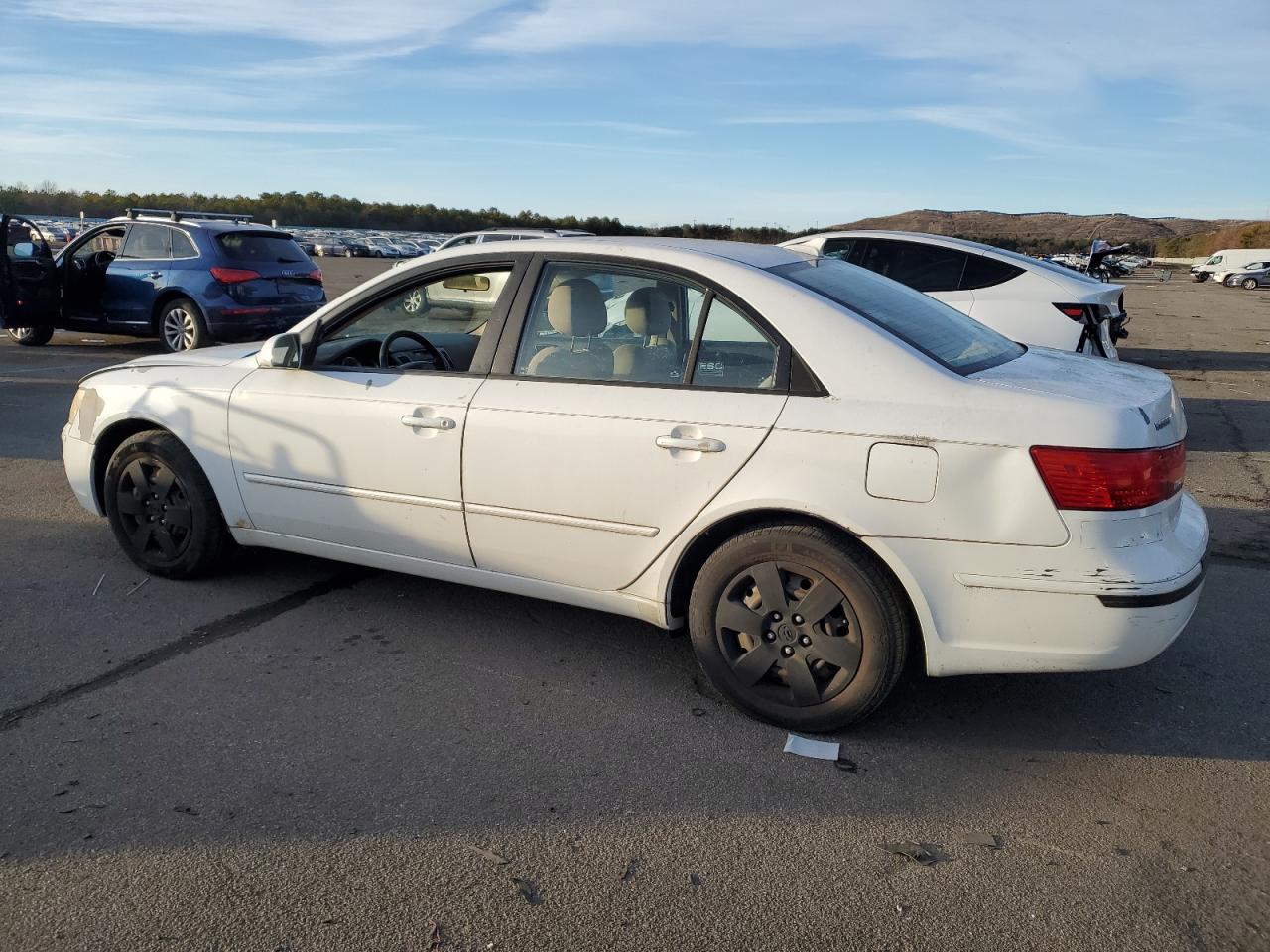 2010 Hyundai Sonata - Image 2