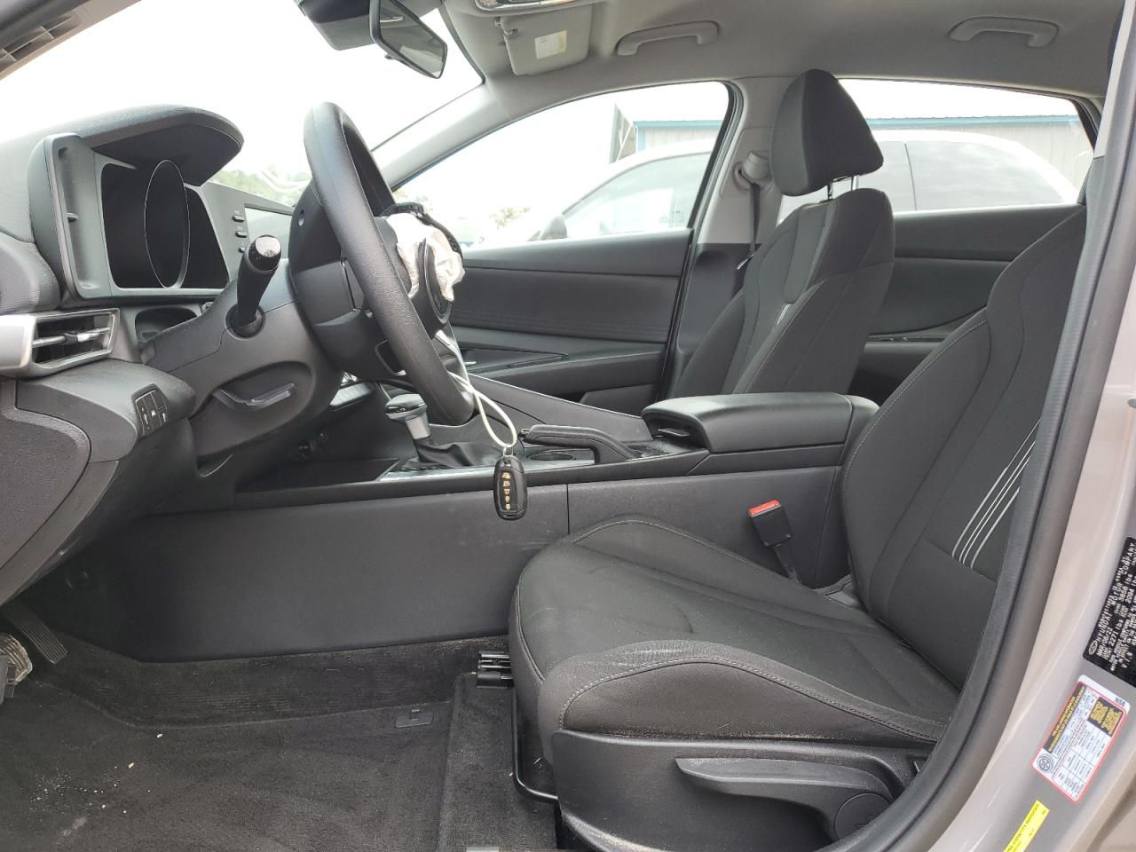 2022 Hyundai Elantra - Image 7