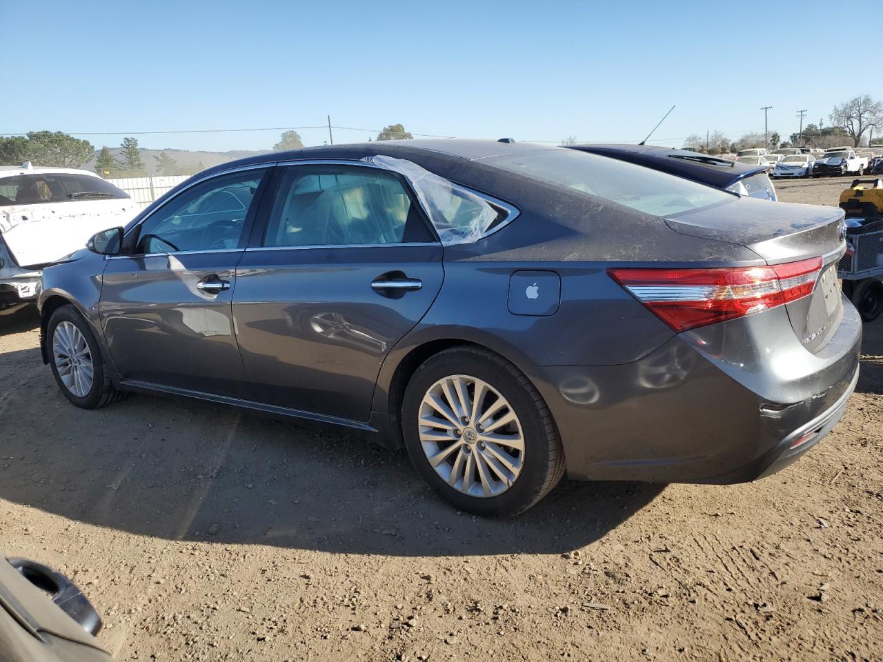 2015 Toyota Avalon - Image 2
