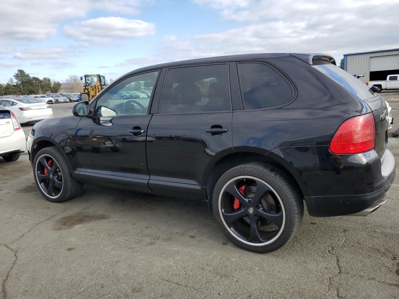 2005 Porsche Cayenne - Image 2