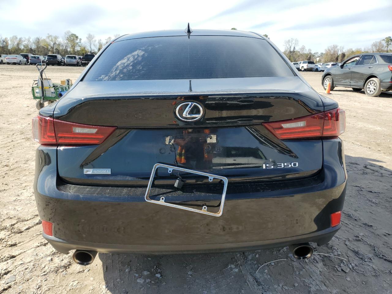 2015 Lexus IS - Image 6