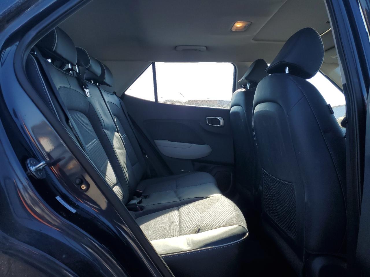 2021 Hyundai Venue - Image 11