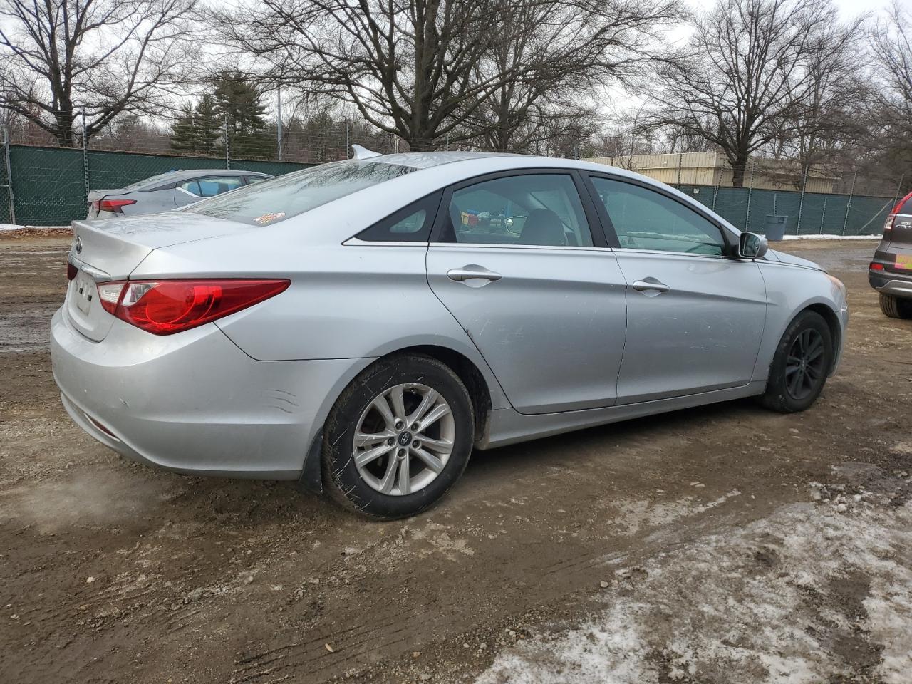 2011 Hyundai Sonata - Image 3