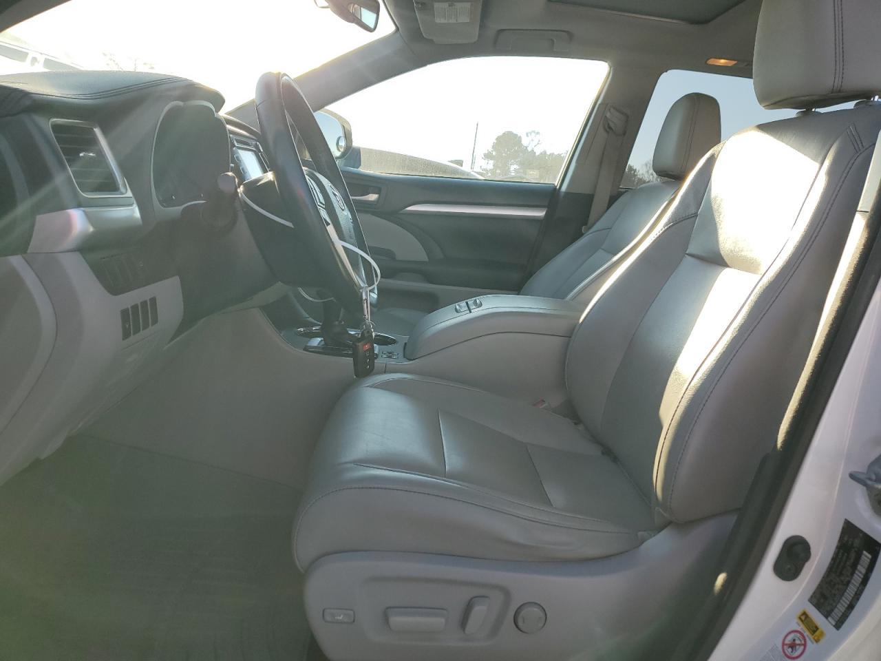 2015 Toyota Highlander - Image 7