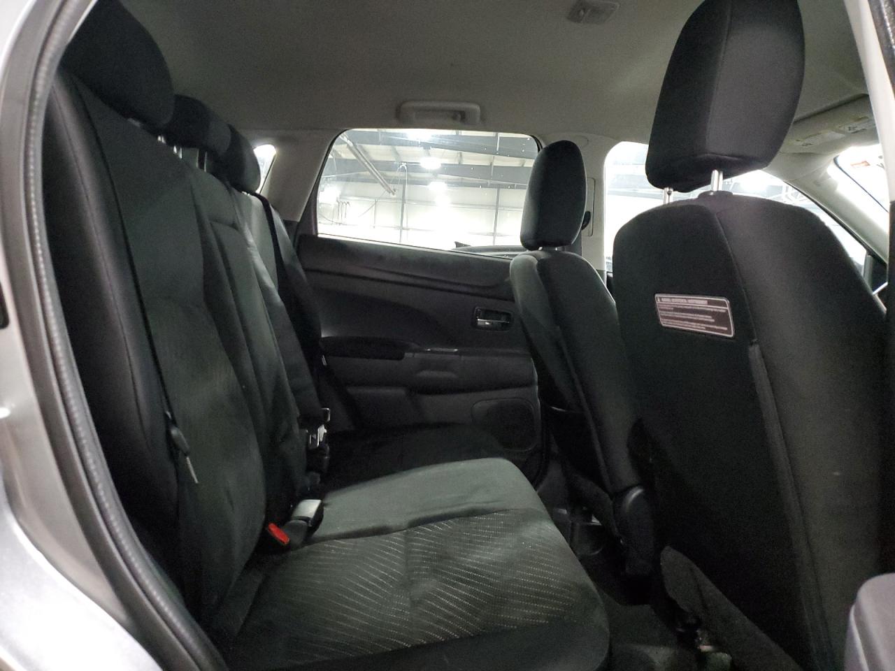 2015 Mitsubishi Outlander - Image 11