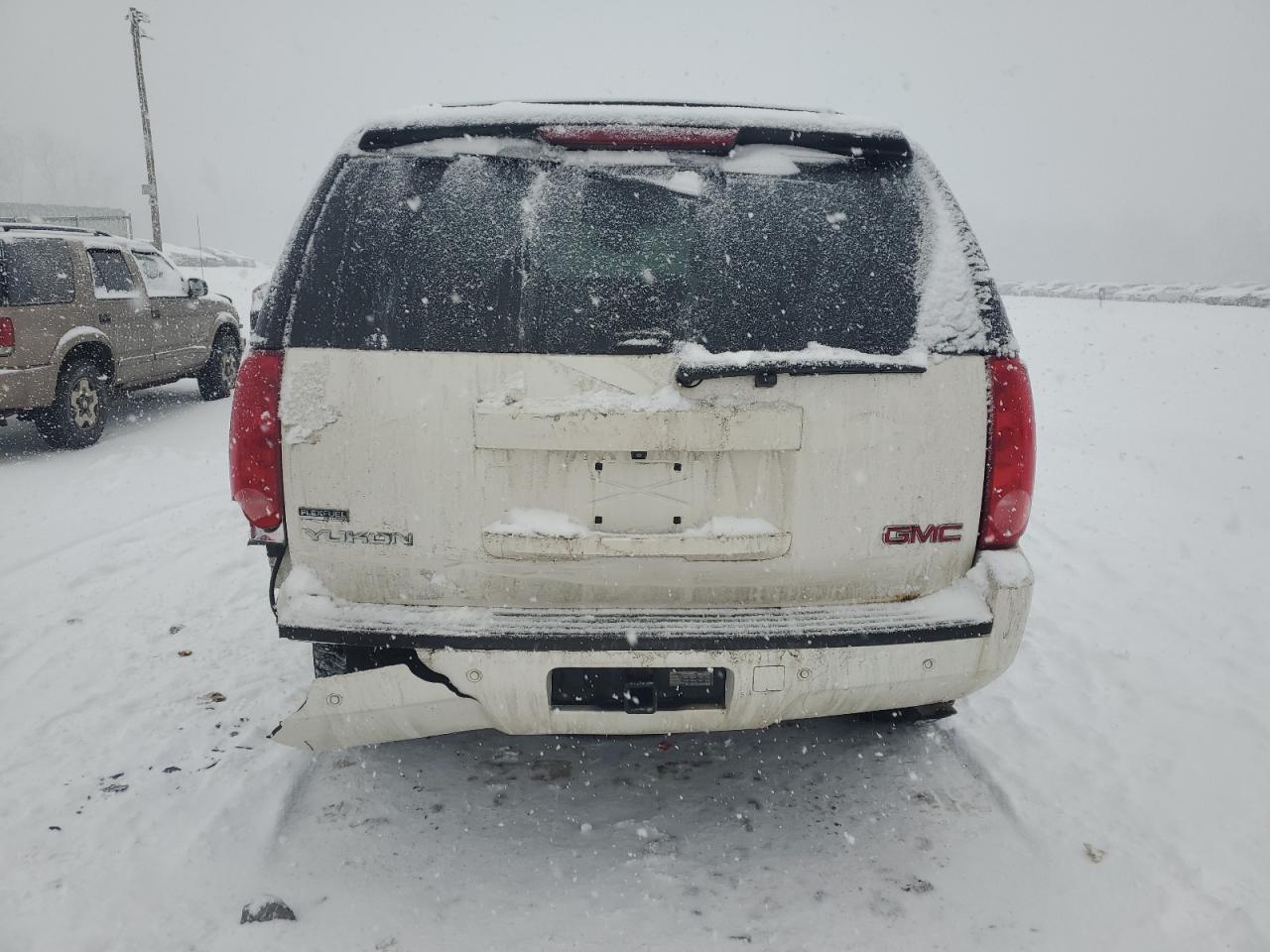 2010 GMC Yukon - Image 6