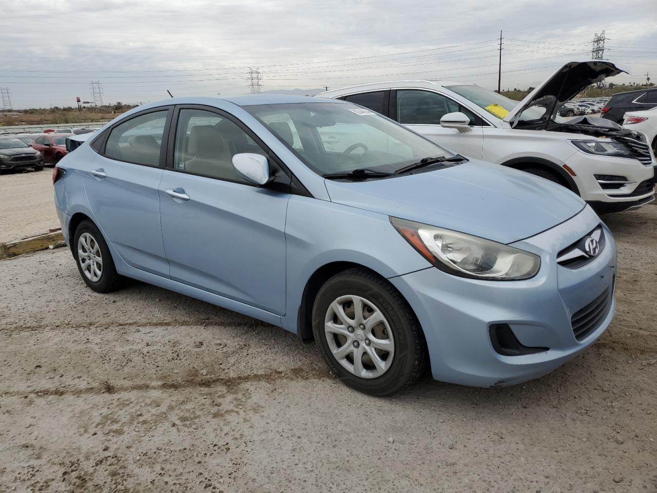 VIN KMHCT4AE2DU318430 2013 HYUNDAI ACCENT no.4