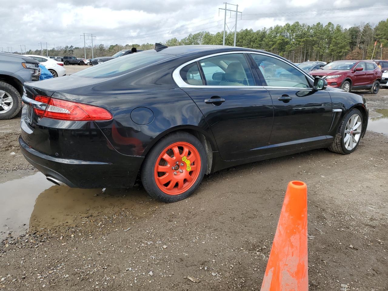 2014 Jaguar XF - Image 3