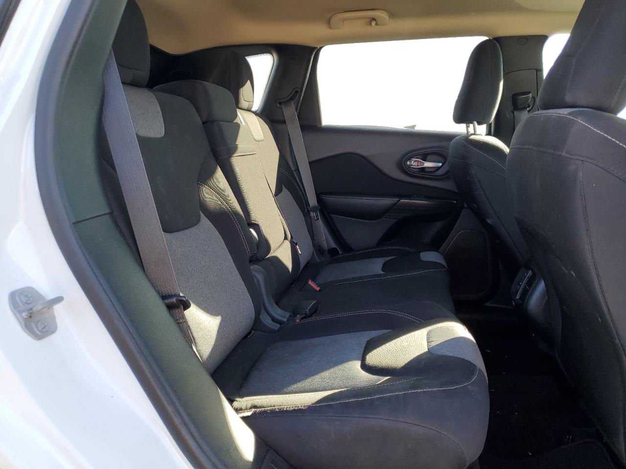 2014 Jeep Grand Cherokee - Image 11