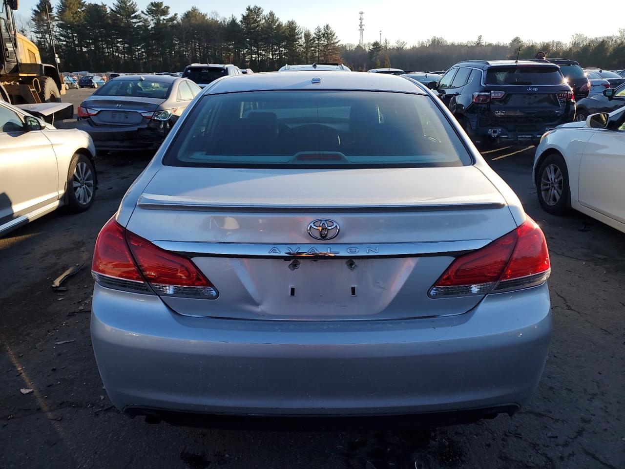 2012 Toyota Avalon - Image 6
