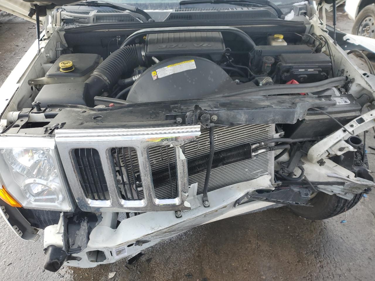 2007 Jeep Commander - Image 12