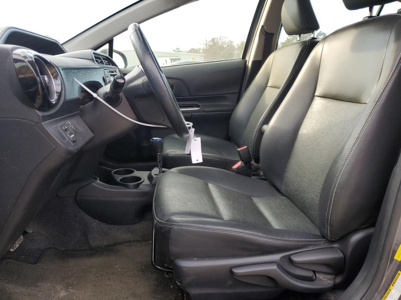2015 Toyota Prius - Image 7