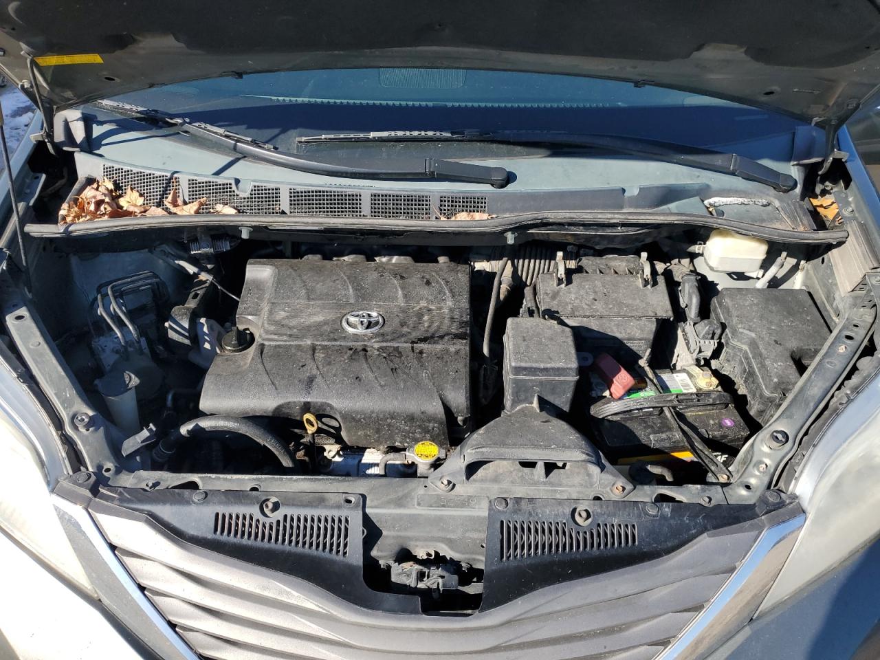 2011 Toyota Sienna - Image 12