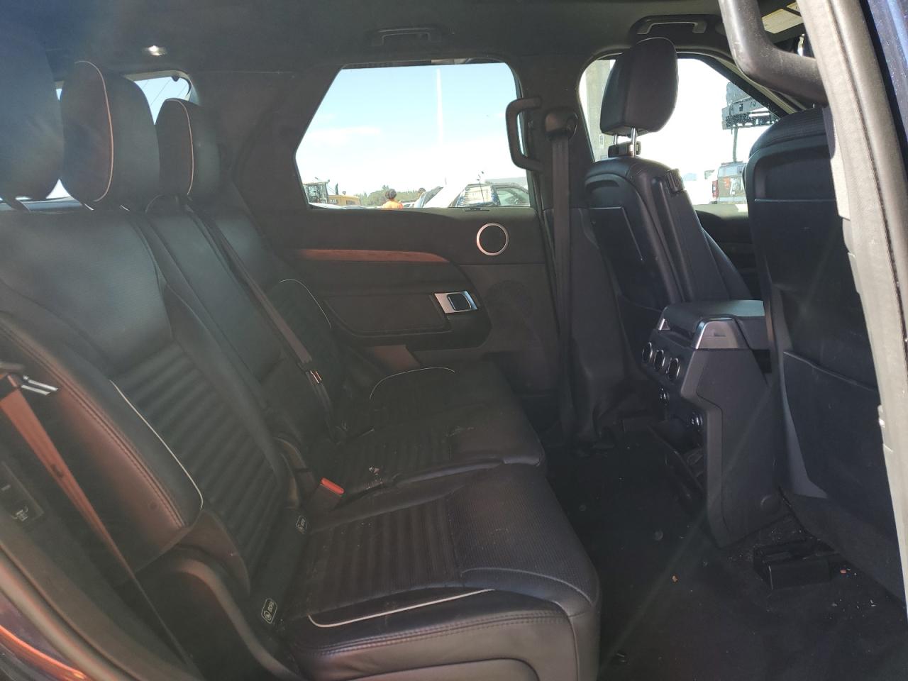 2018 Land Rover Discovery - Image 11
