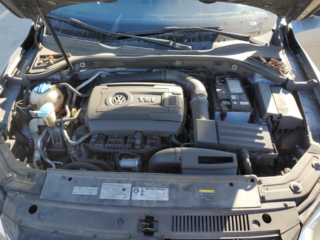 2015 Volkswagen Passat - Image 11