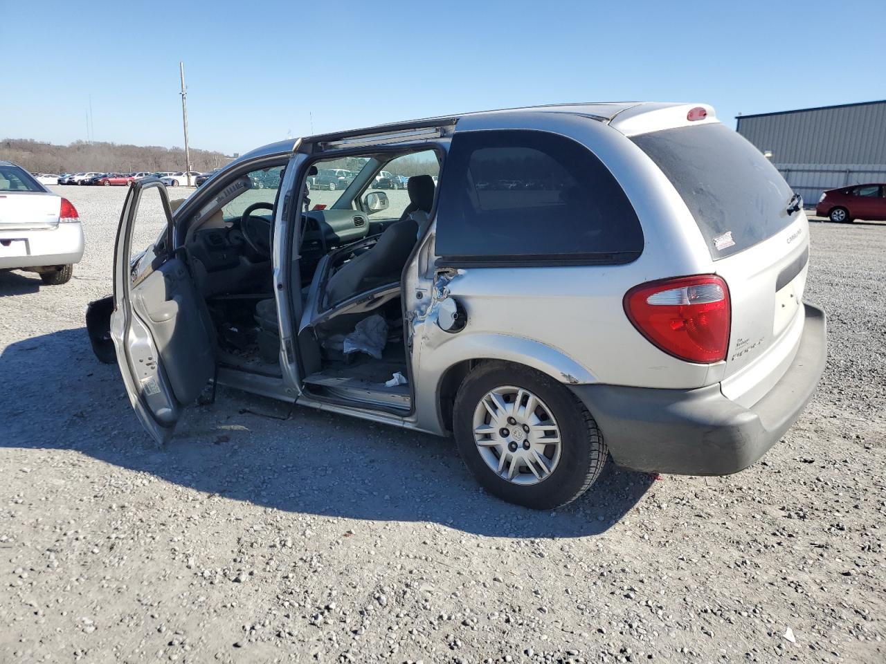 2005 Dodge Caravan - Image 2