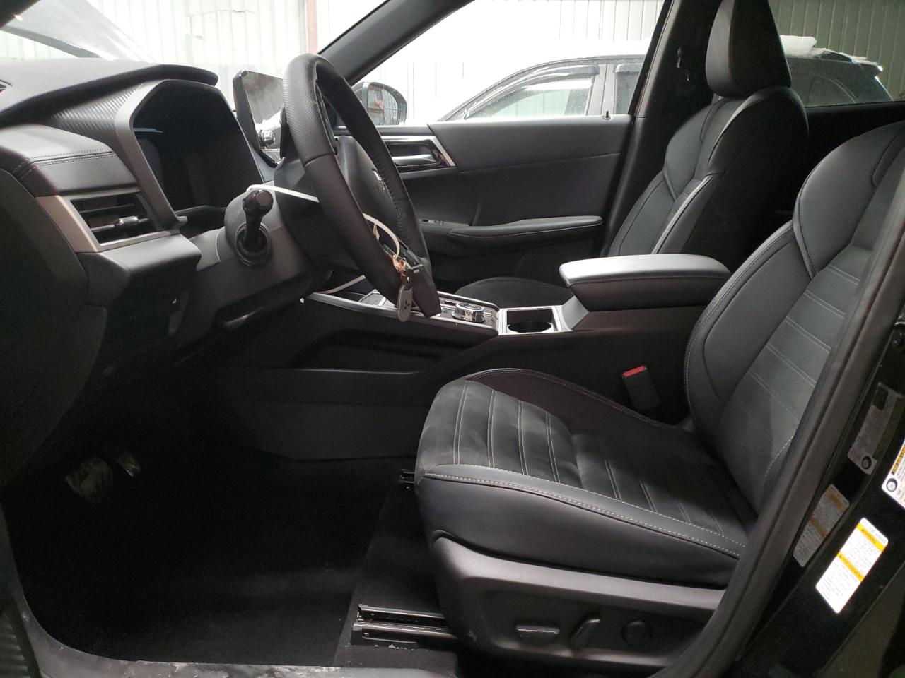 2024 Mitsubishi Outlander - Image 7