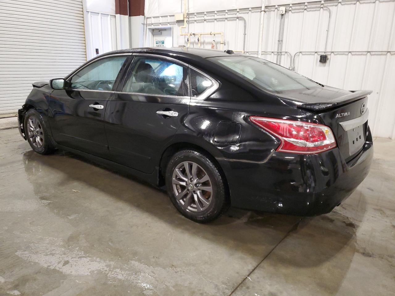 2015 Nissan Altima - Image 2