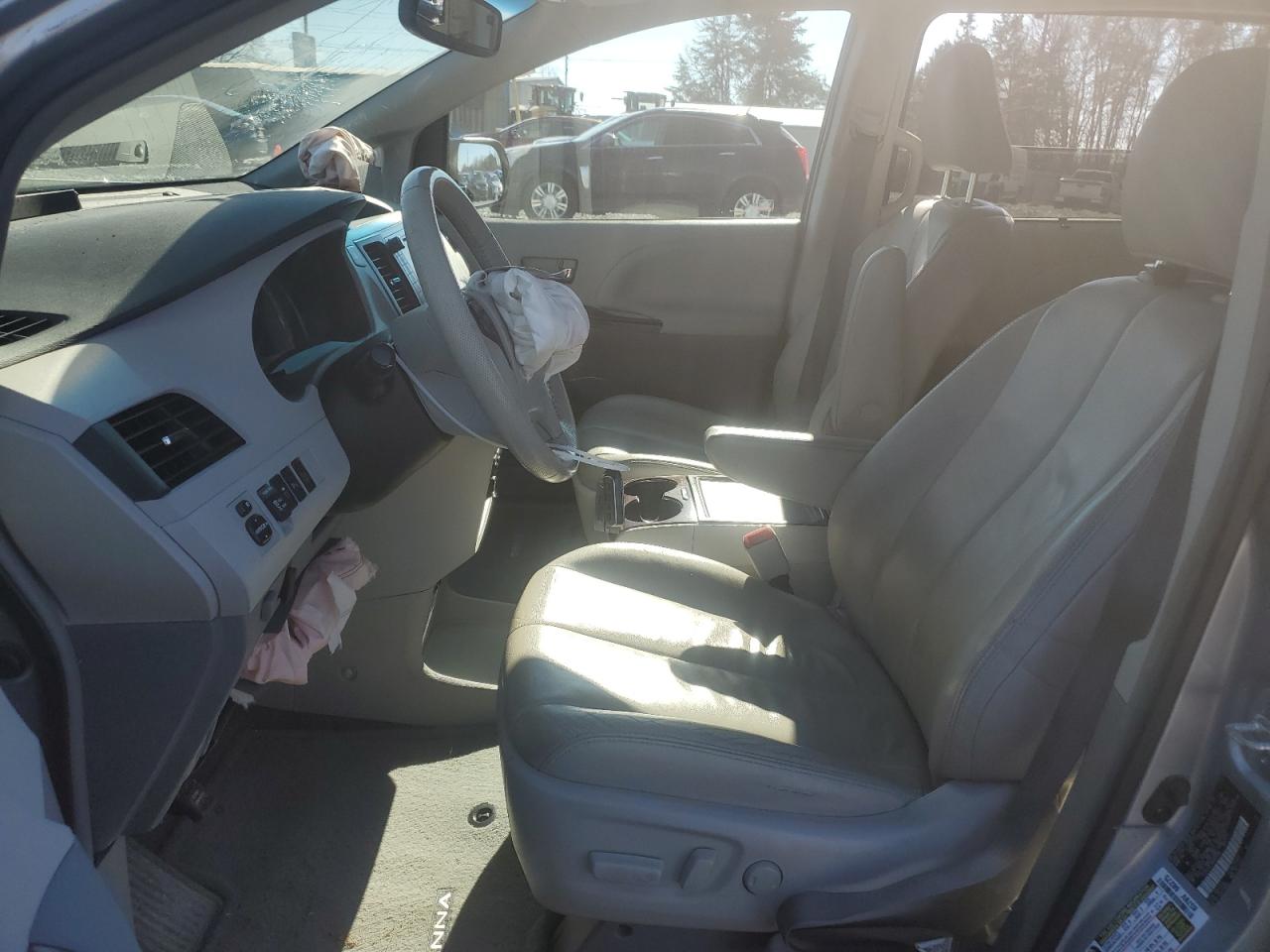 2014 Toyota Sienna - Image 7