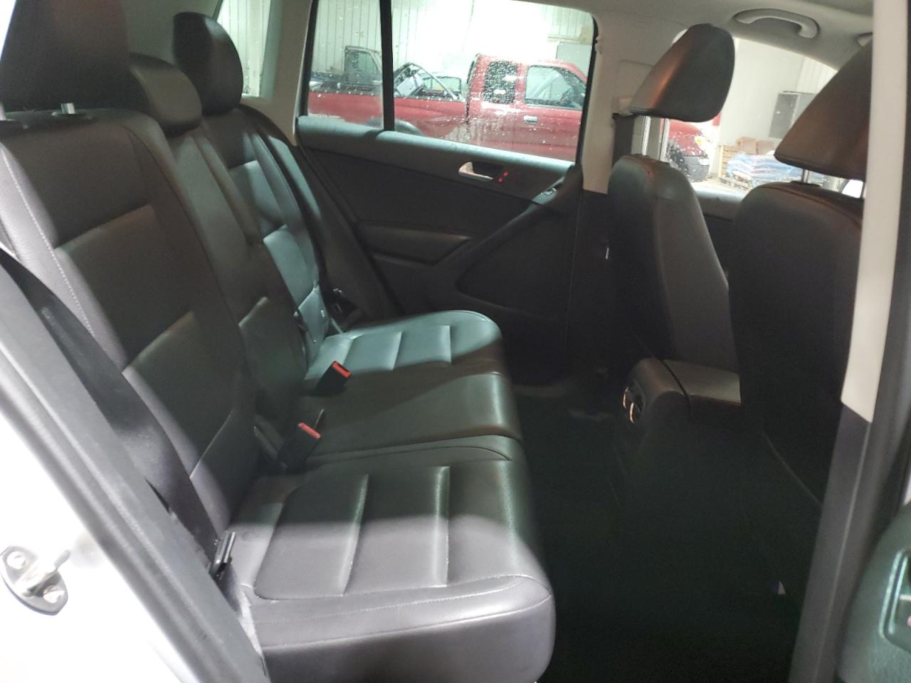 2016 Volkswagen Tiguan - Image 11