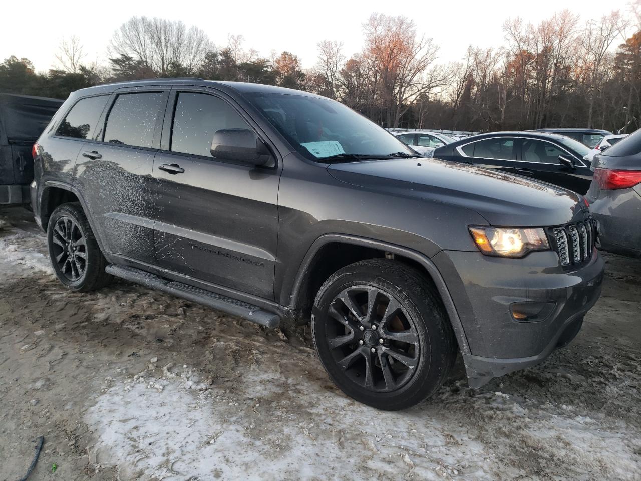2017 Jeep Grand Cherokee - Image 4