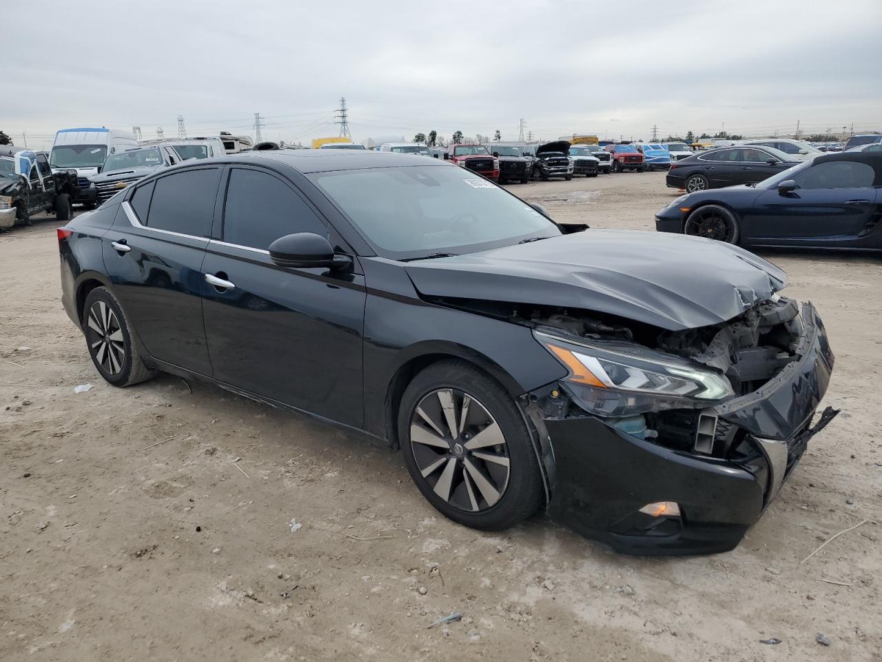 2020 Nissan Altima - Image 4