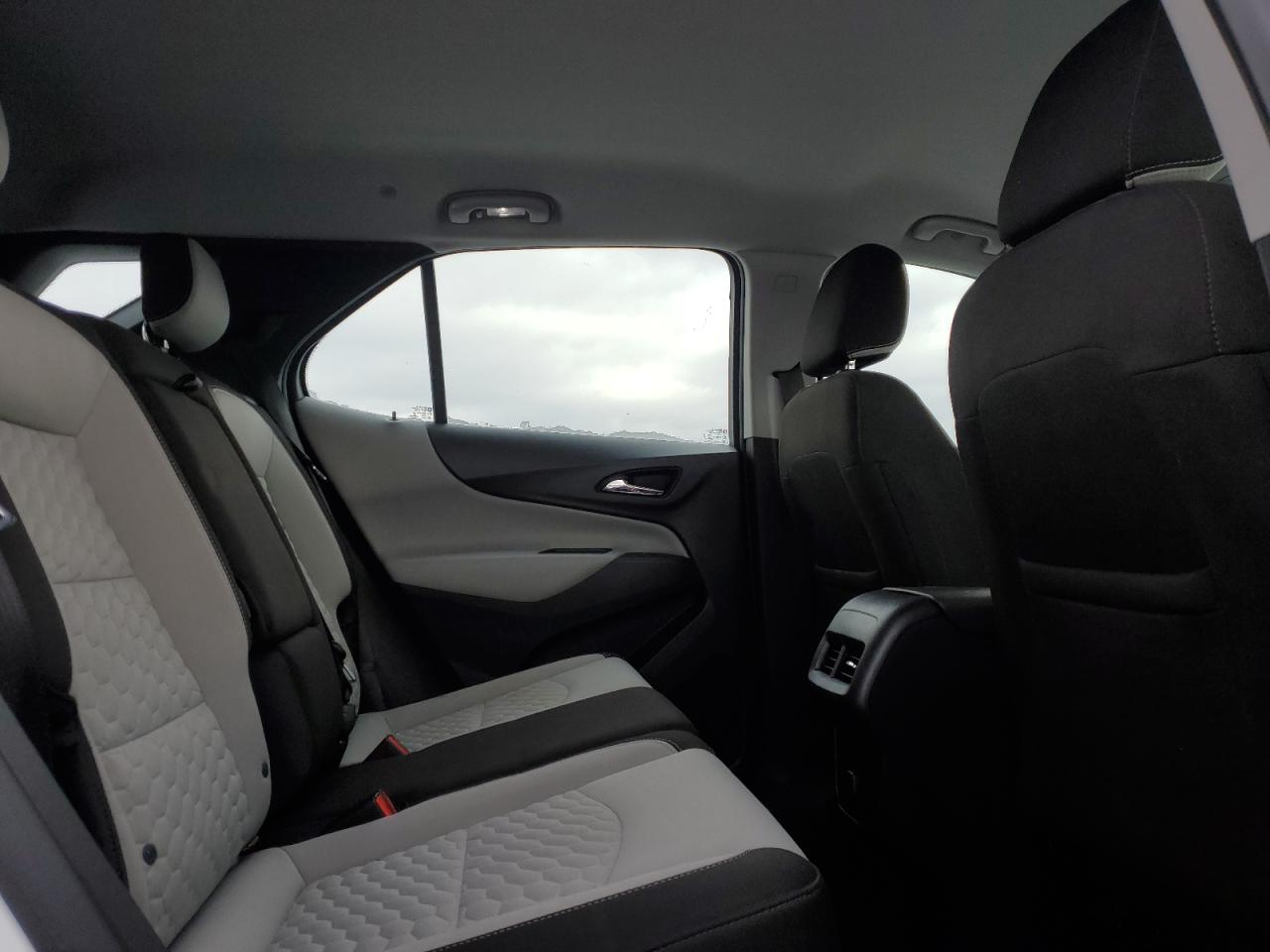2018 Chevrolet Equinox - Image 12