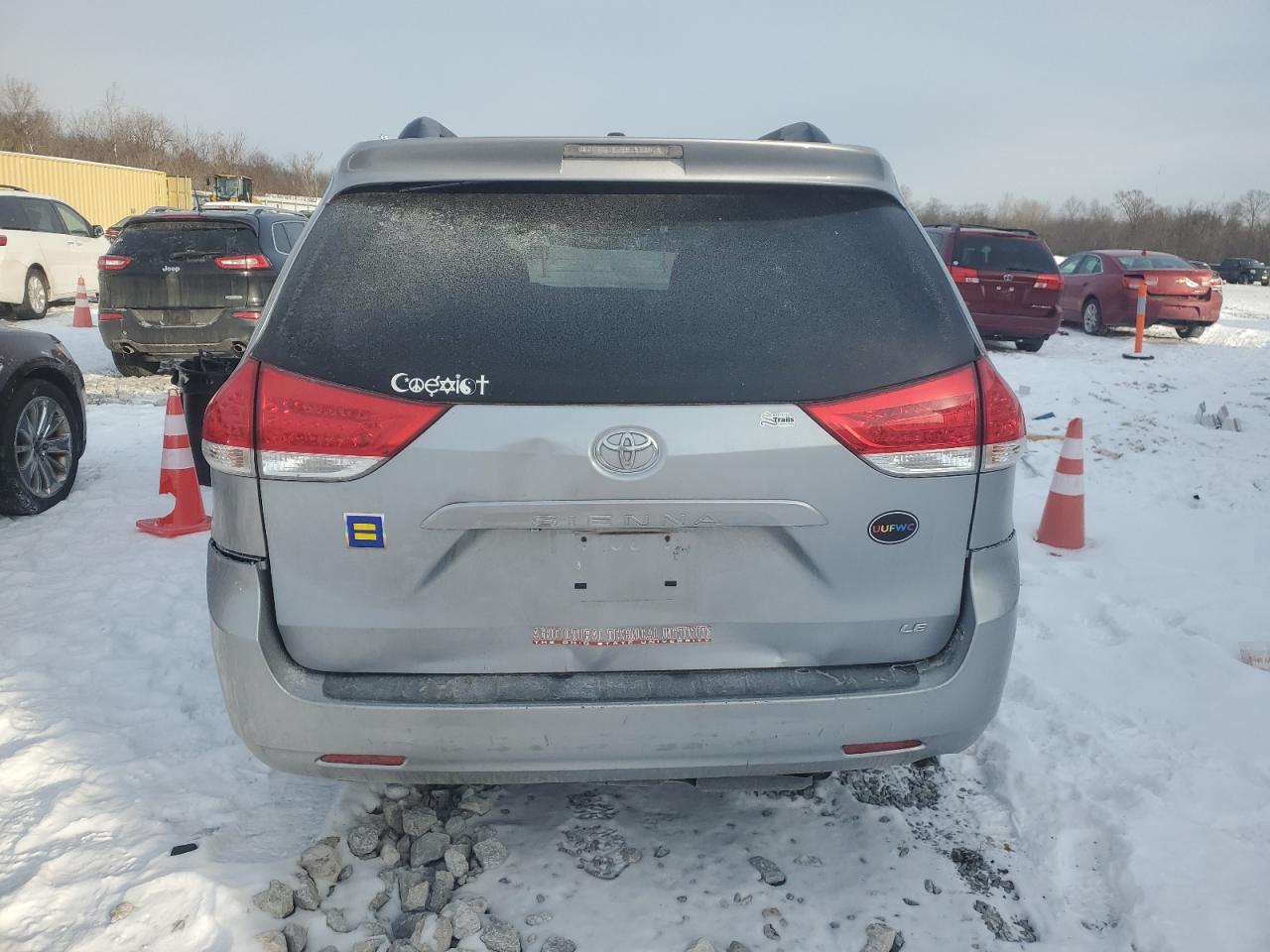 2011 Toyota Sienna - Image 6