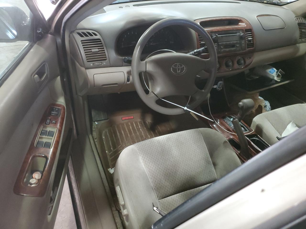 2004 Toyota Camry - Image 8