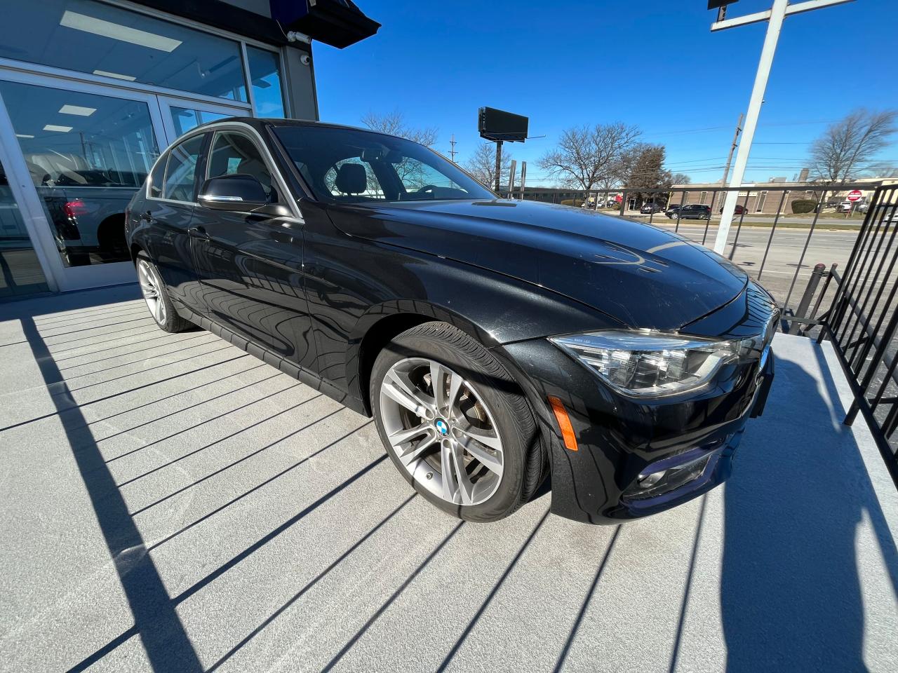 VIN WBA8D9C52JEM33923 2018 BMW 3 SERIES no.1