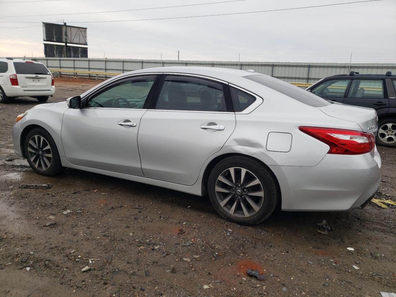 2017 Nissan Altima - Image 2