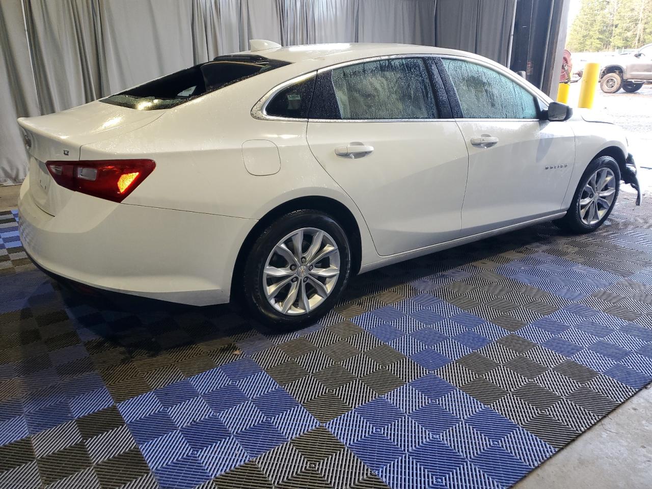 2023 Chevrolet Malibu - Image 3