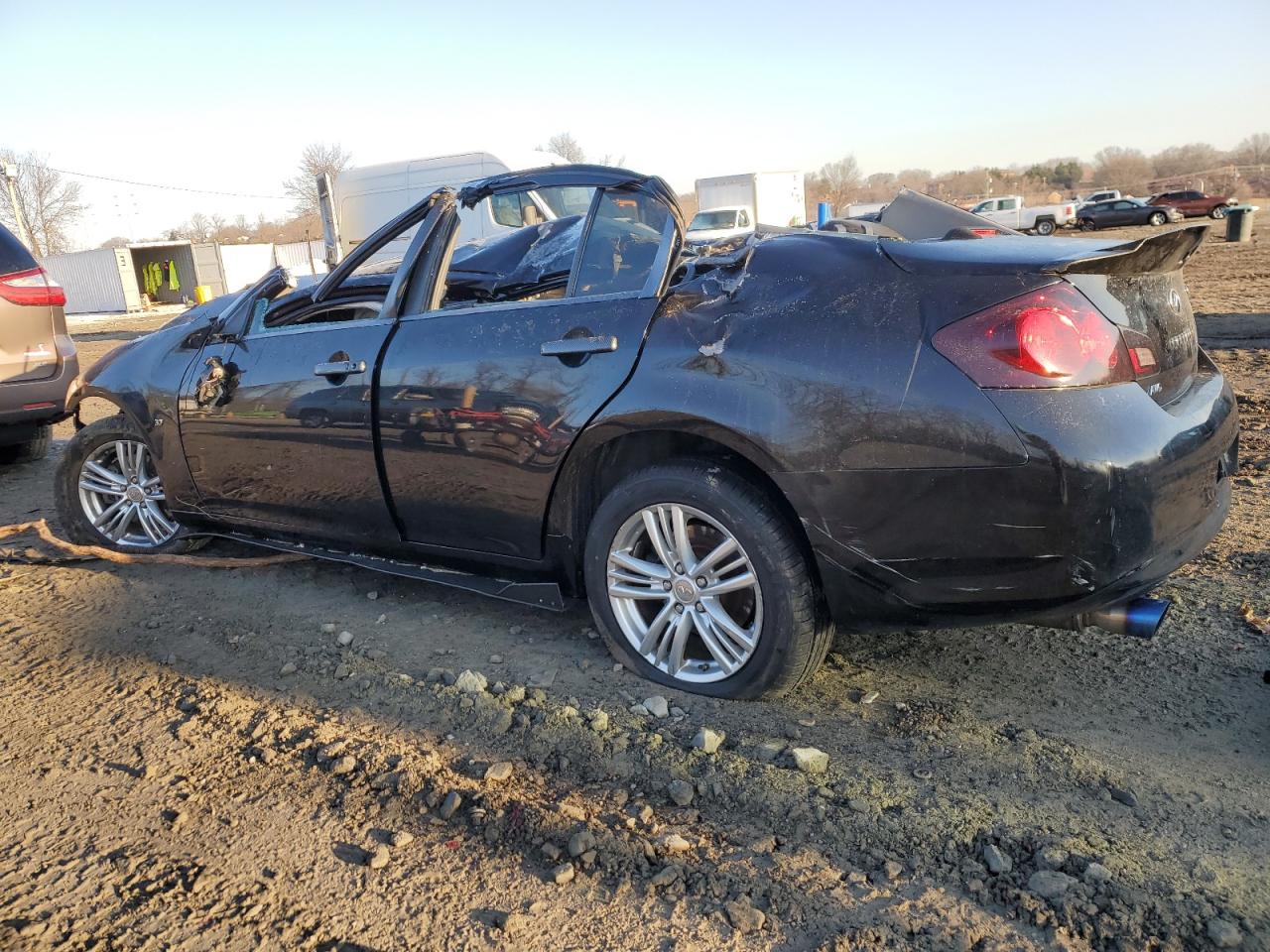 2015 Infiniti Q40 - Image 2
