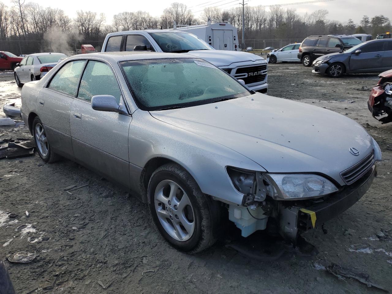 2001 Lexus ES - Image 4